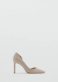 Asymmetrical patent leather court shoes