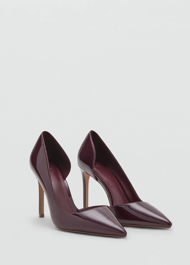 Asymmetrical patent leather court shoes