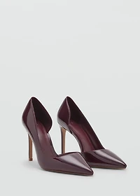 Asymmetrical patent leather court shoes