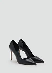 Asymmetrical heeled shoes