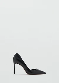 Asymmetrical heeled shoes