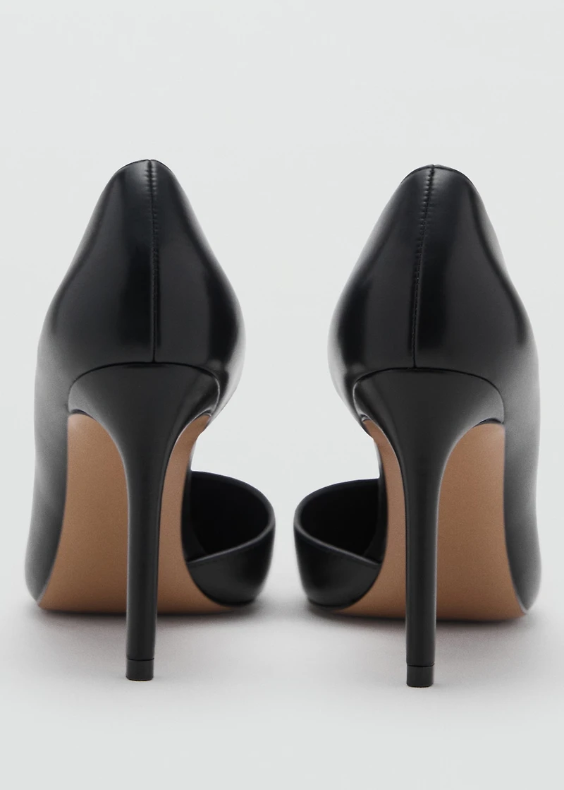 Asymmetrical heeled shoes