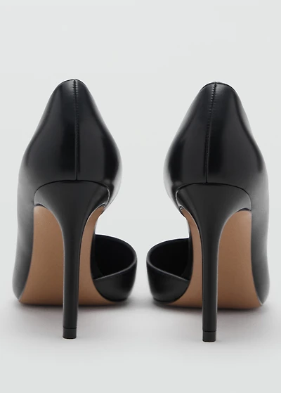 Asymmetrical heeled shoes