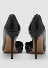 Asymmetrical heeled shoes