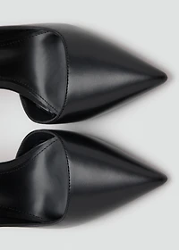 Asymmetrical heeled shoes