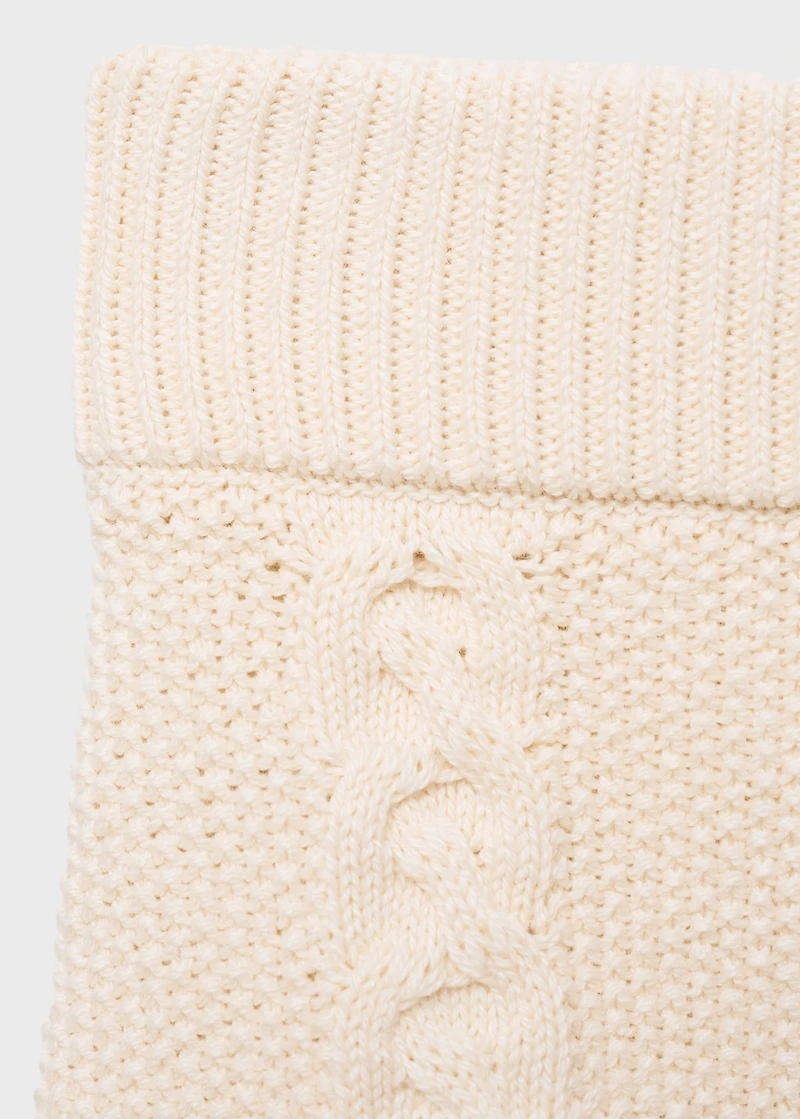 Mini-shorts with ruffle