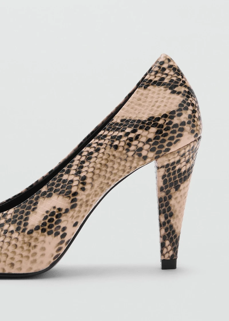Animal-print high heeled shoes