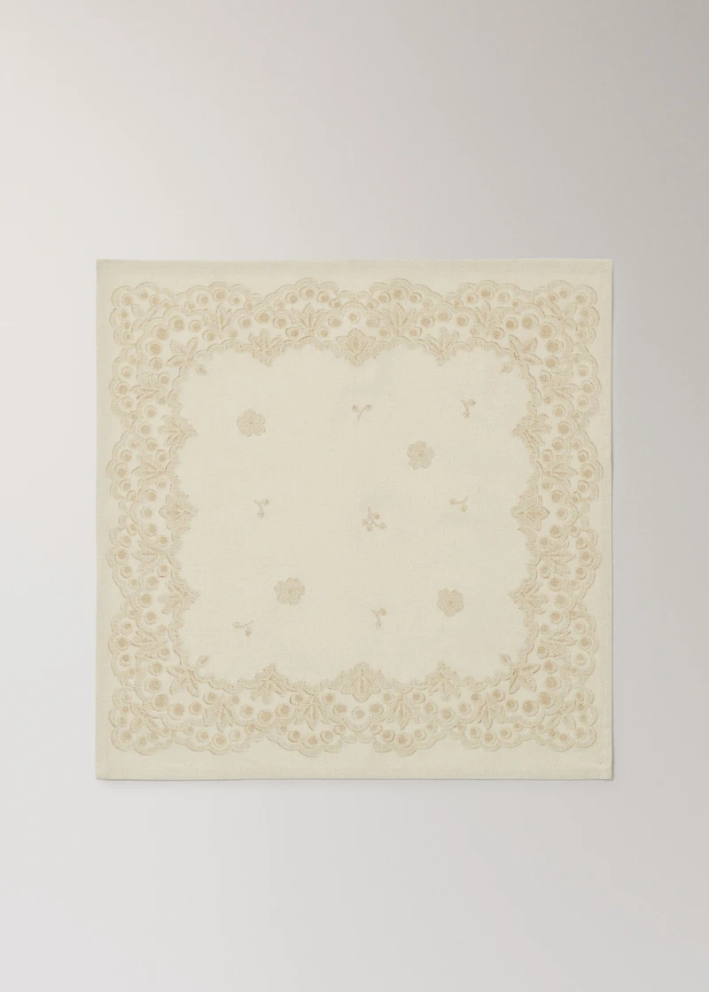 Linen napkins with floral pattern