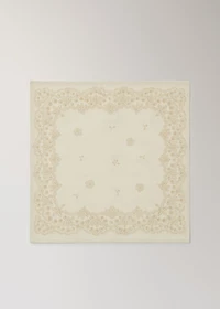 Linen napkins with floral pattern