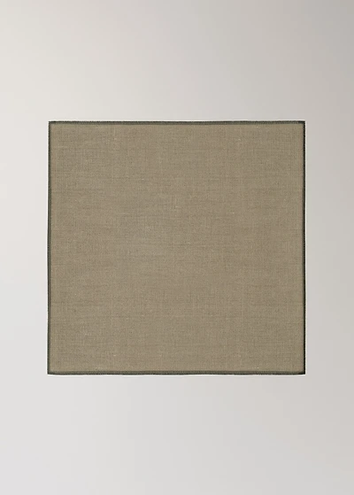 Linen napkins with contrasting overlock