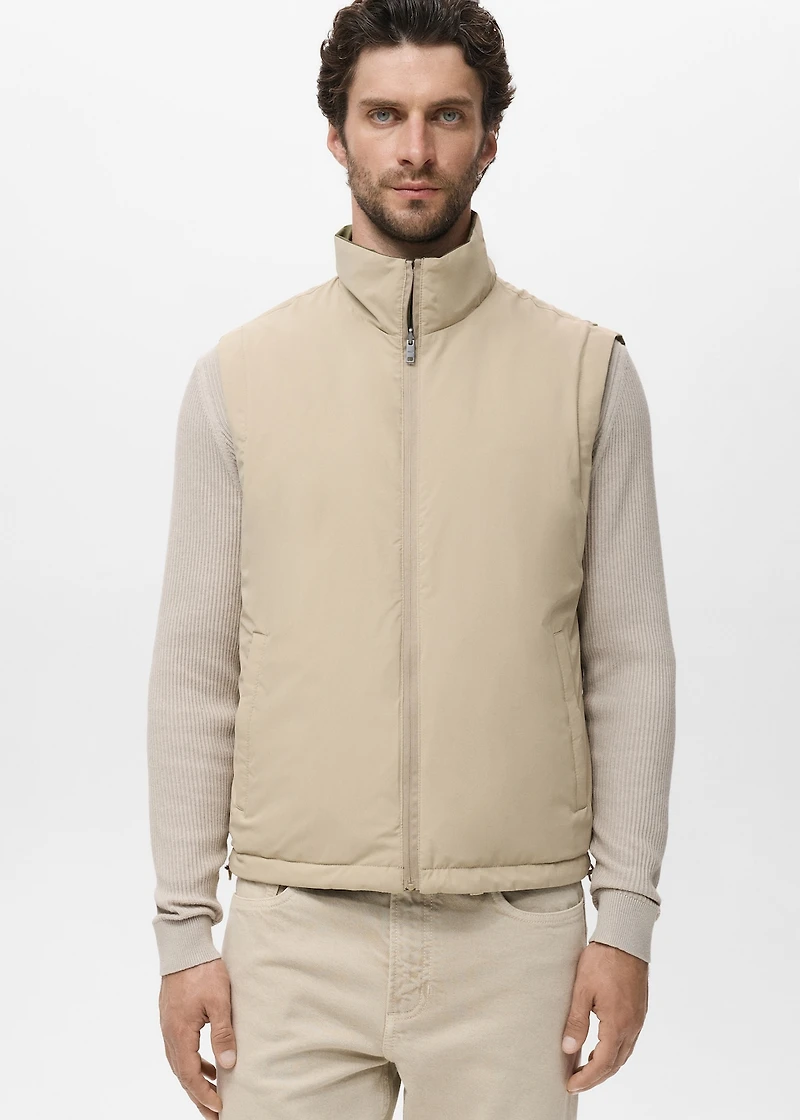 Reversible water-repellent vest