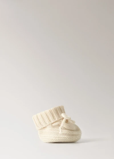Knitted booties with bow