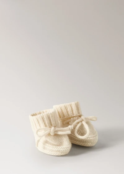 Knitted booties with bow