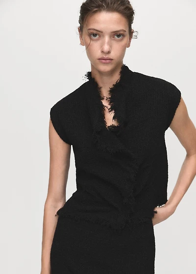 Crossover top with frayed trim