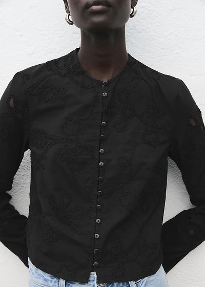 Embroidered blouse with buttons