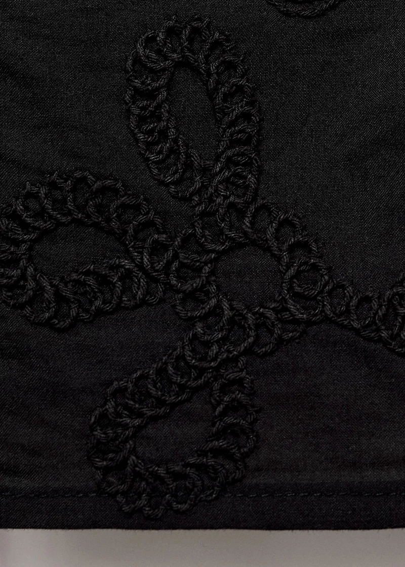 Embroidered blouse with buttons