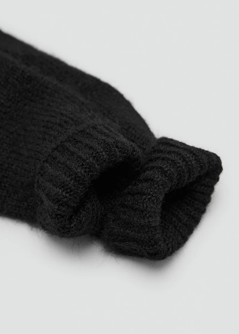 Knitted gloves