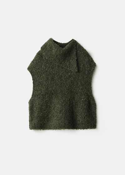 Turtleneck knitted vest
