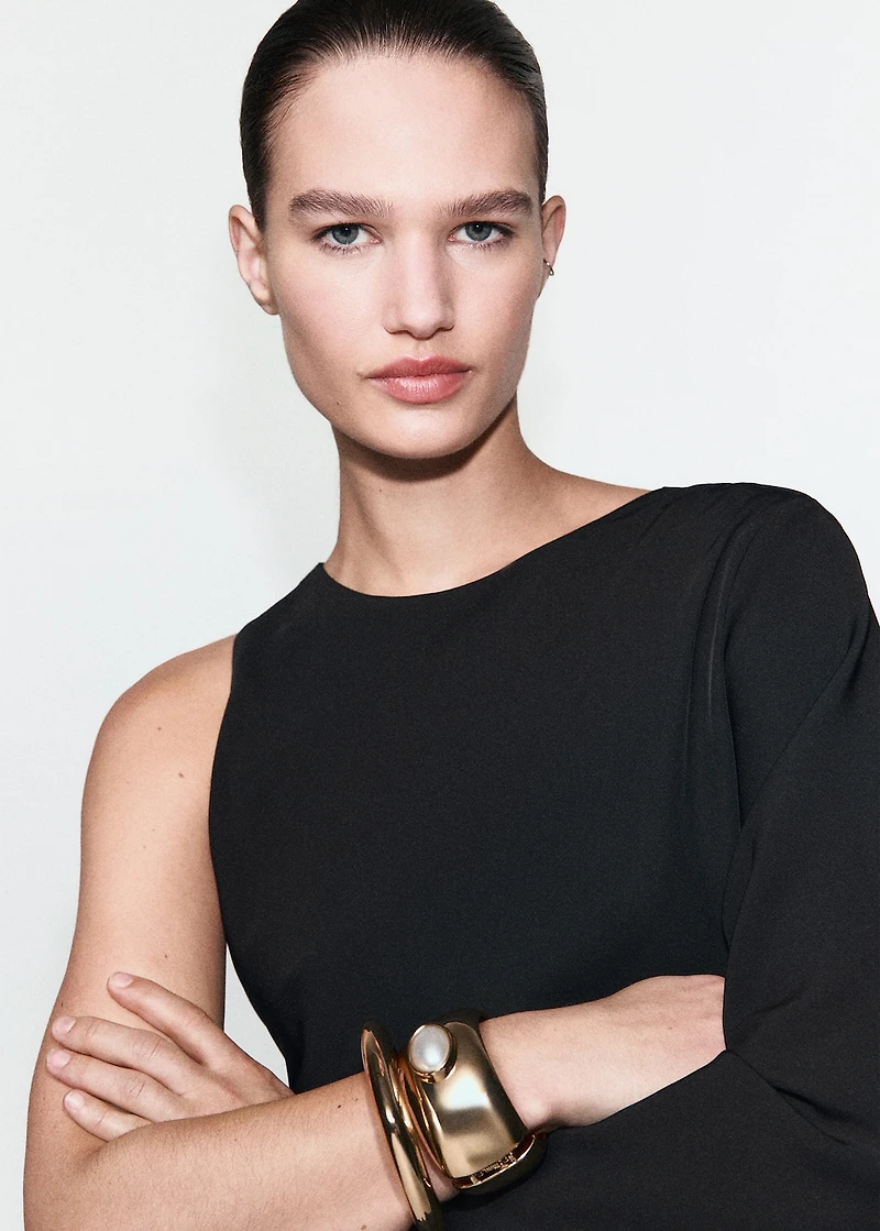 Dress with asymmetrical sleeves