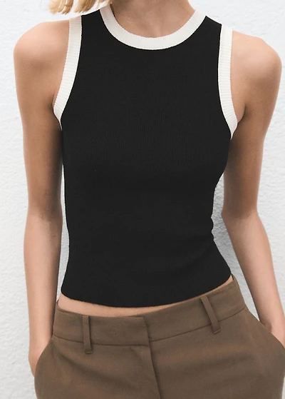 Knitted top with contrasting piping