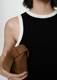 Knitted top with contrasting piping