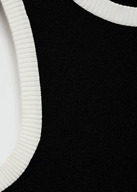 Knitted top with contrasting piping