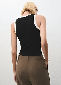 Knitted top with contrasting piping