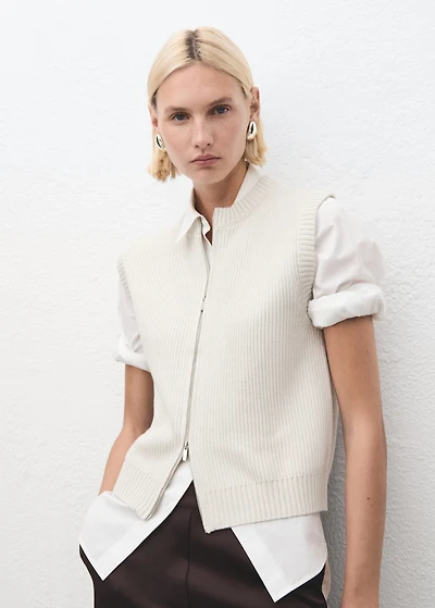 Knitted vest with zip