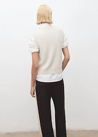 Knitted vest with zip