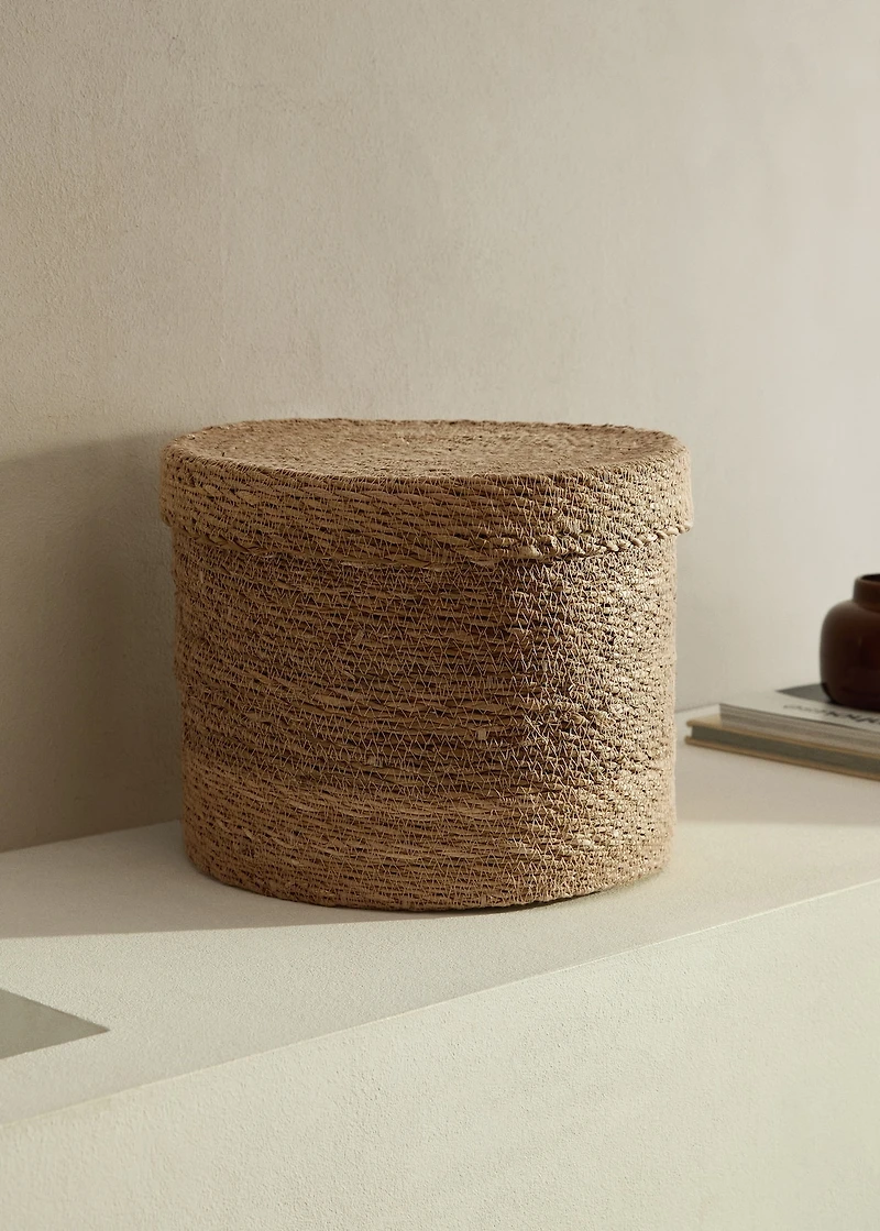 Seagrass basket with round lid
