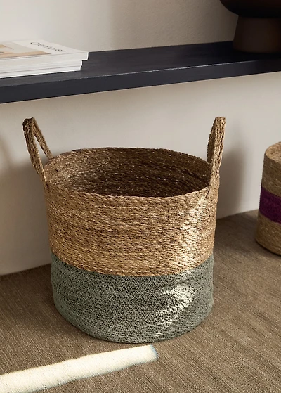 Two-tone seagrass basket