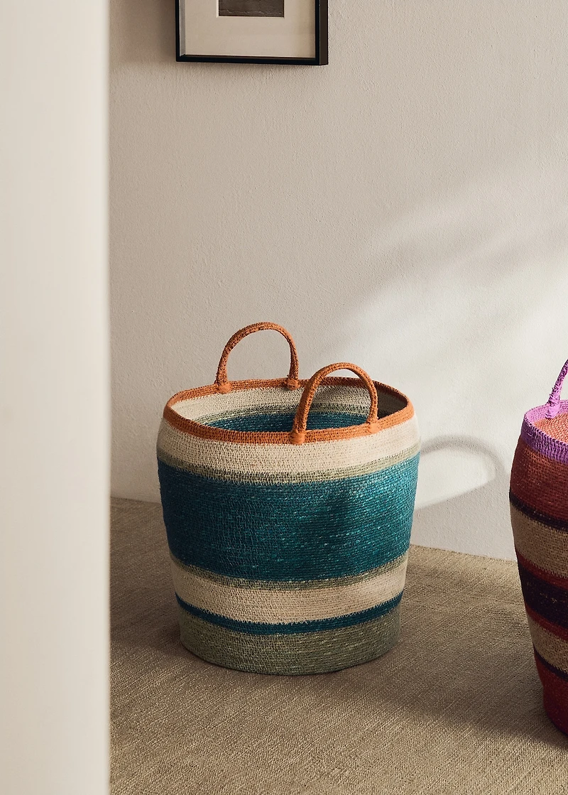 Medium multi-coloured seagrass basket with handle