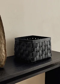 Medium braided leather basket