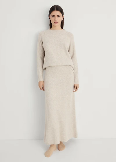 Round-neck knitted sweater