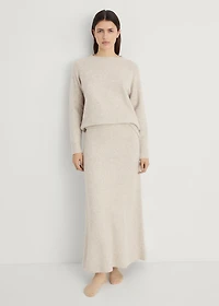 Round-neck knitted sweater