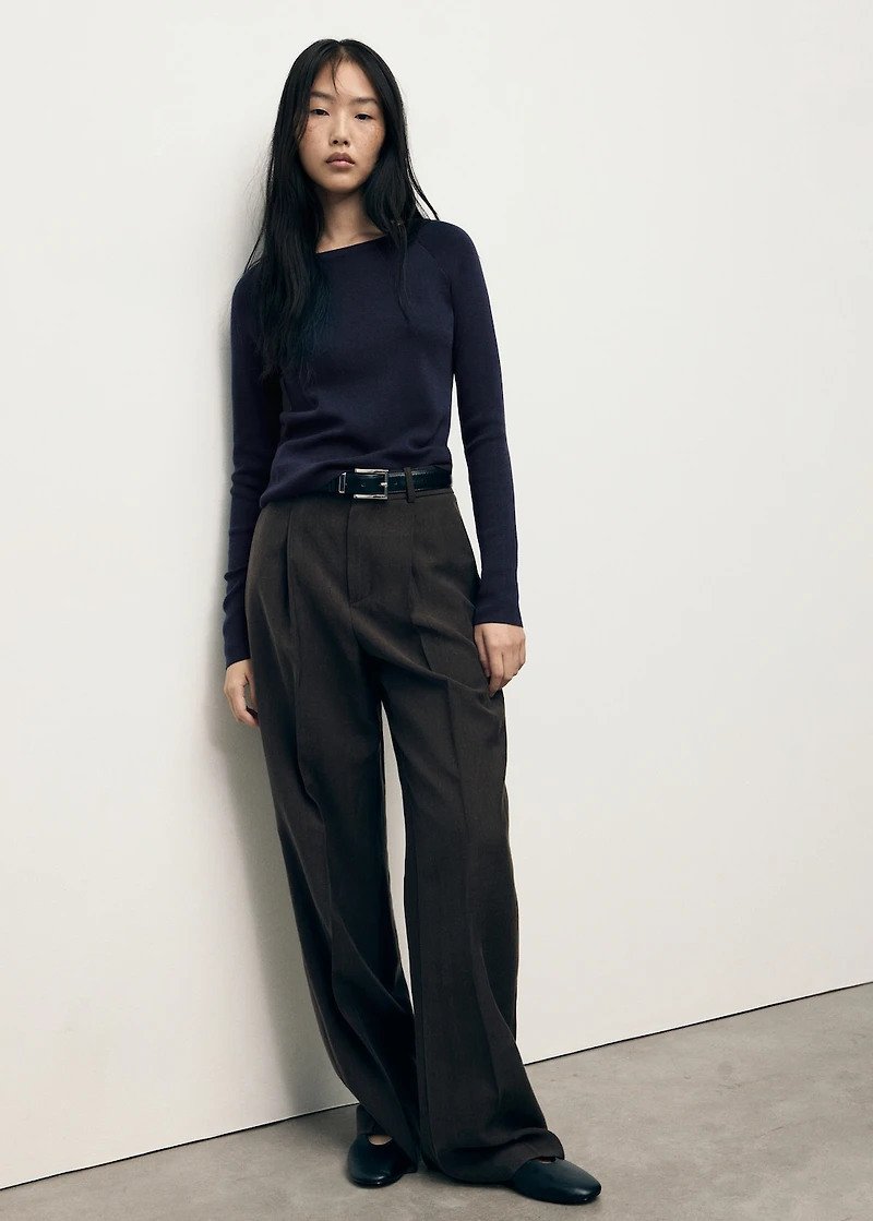 Long-sleeved fine-knit sweater