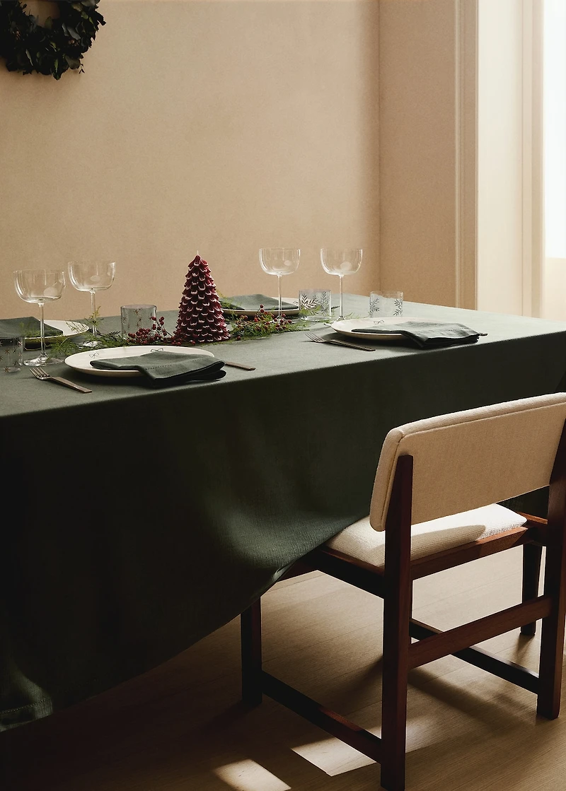 Cotton hemstitched tablecloth for to diners