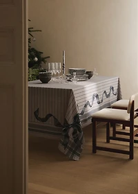 Cotton tablecloth with bow pattern for 8 to 10 diners