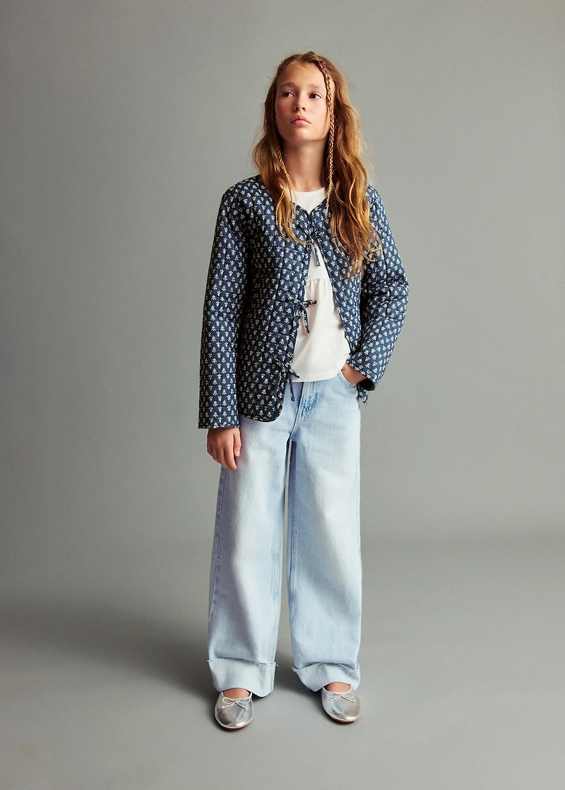Wide leg jeans with turned-up hem