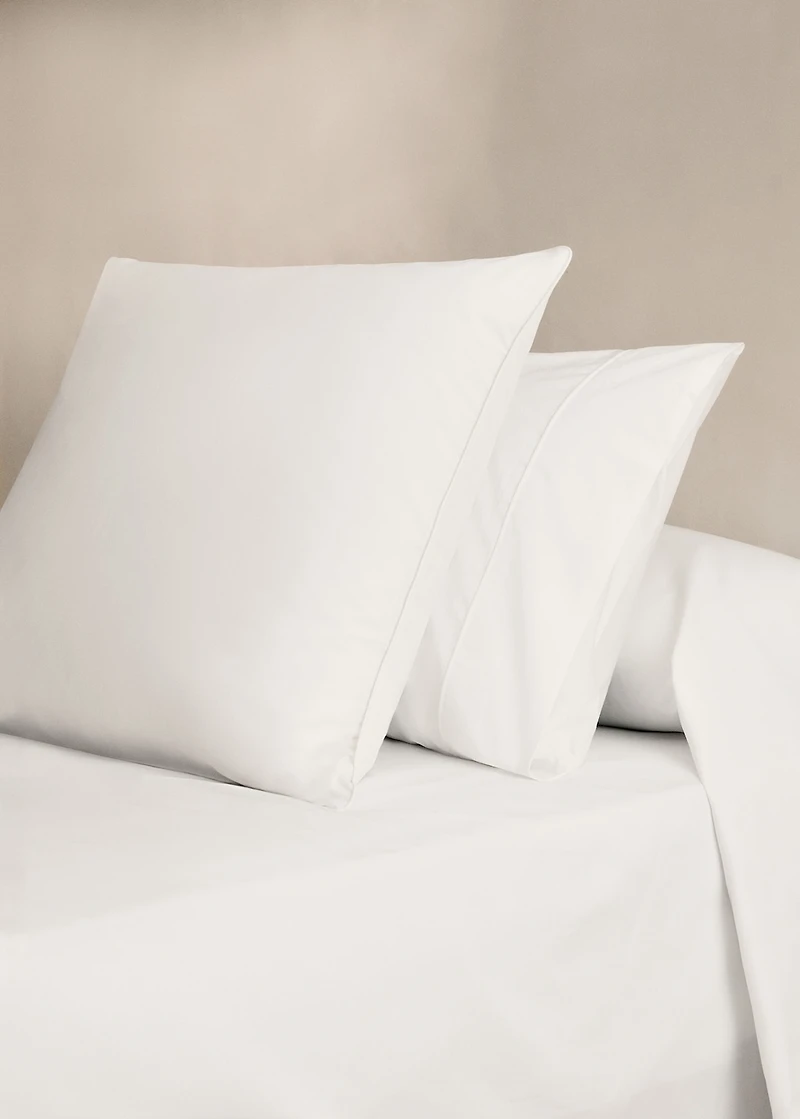 Two 500-thread count cotton percale pillowcases with rounded piping detail 60x60 cm
