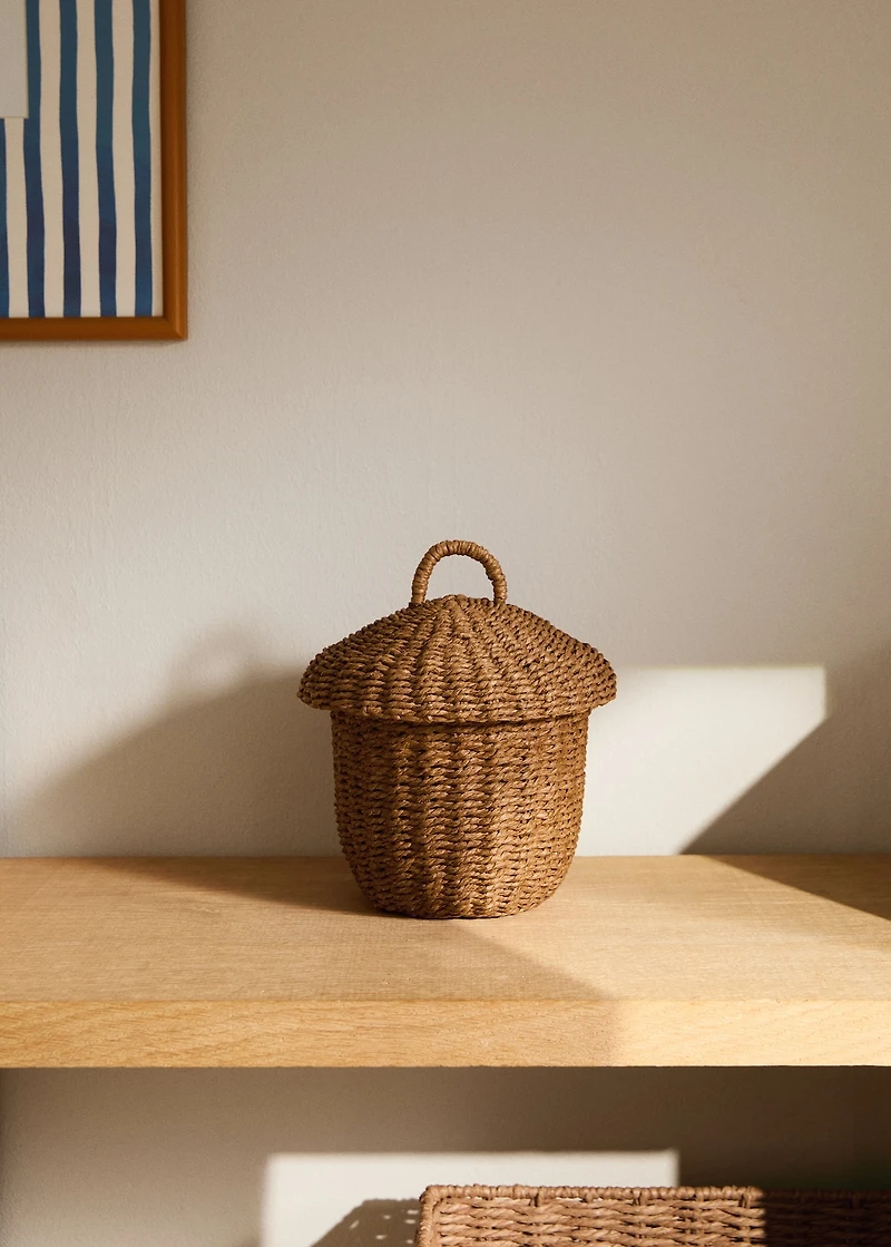 Children’s paper basket with acorn design