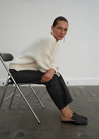 Square toe leather shoe