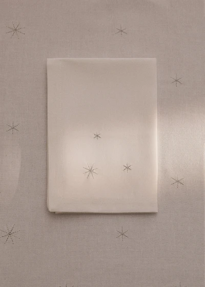 Set of 4 cotton napkins with embroidered star details