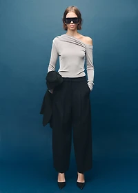 Asymmetrical long-sleeved t-shirt