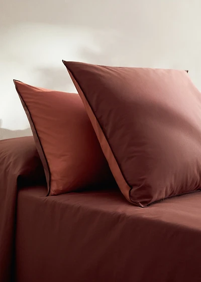 Two 200-thread count percale cotton pillowcases with contrasting overlock 50x75 cm