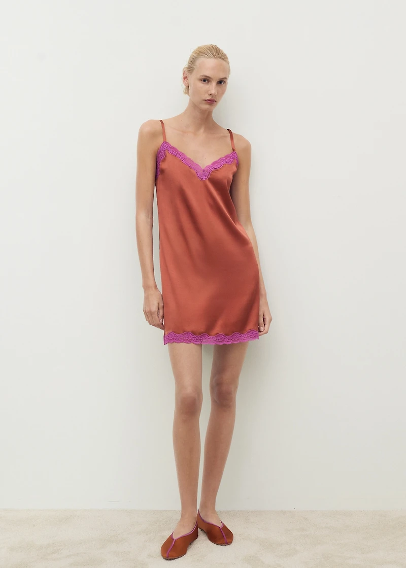 Silk nightdress with lace contrasting color