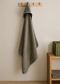 Children's bath cape with contrasting trim