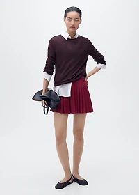 Pleated skirt with buckles