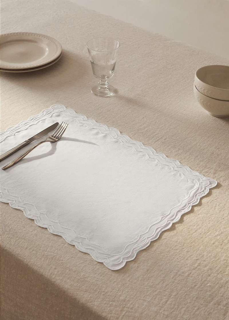 Linen scalloped placemat
