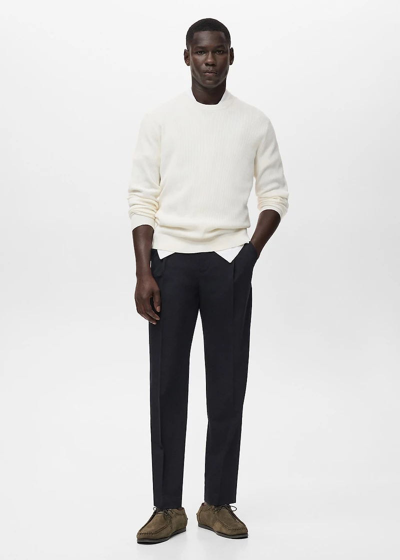 Fluid straight-leg pants with pleats